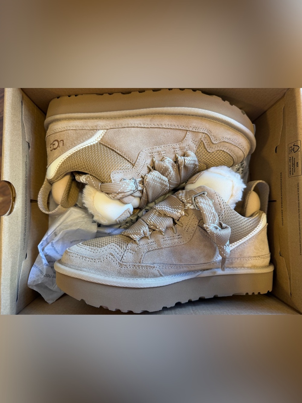 UGG Women's Sand Lomel Size 6 NIB